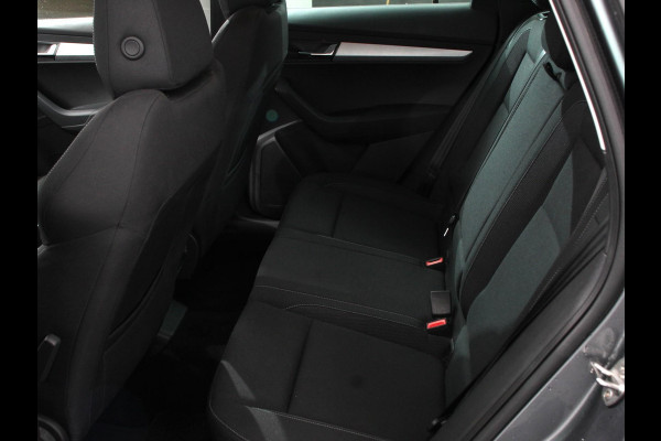 Škoda Karoq 1.5 TSI 150pk Automaat Selection Navigatie Apple Carplay/Android Auto Camera Parkeer sensoren Adaptive Cruise Control Lichtmetalen Velgen Digitale Cockpit