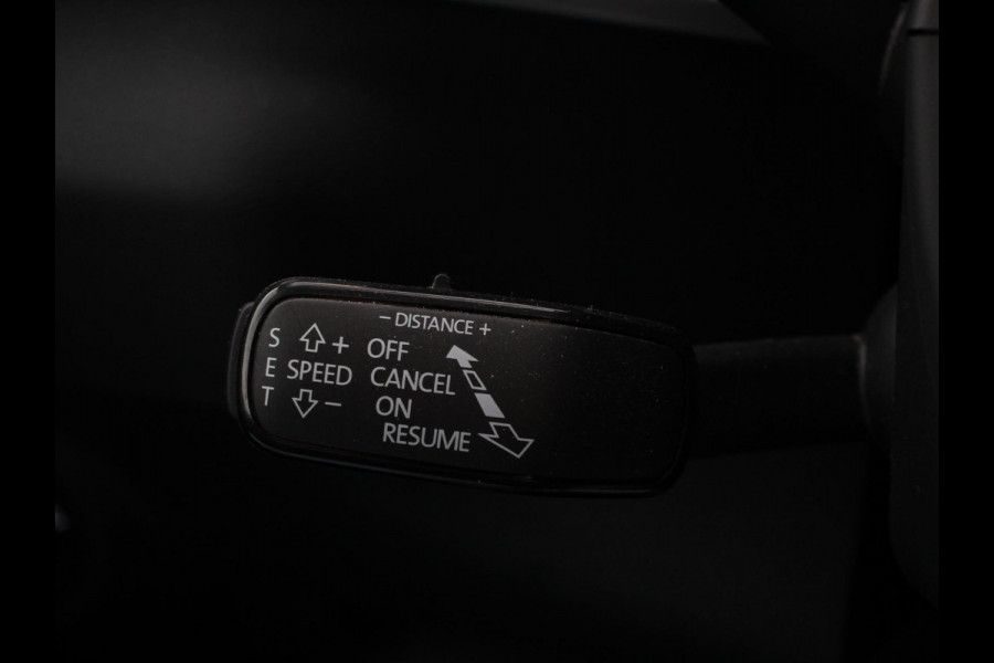 Škoda Karoq 1.5 TSI 150pk Automaat Selection Navigatie Apple Carplay/Android Auto Camera Parkeer sensoren Adaptive Cruise Control Lichtmetalen Velgen Digitale Cockpit