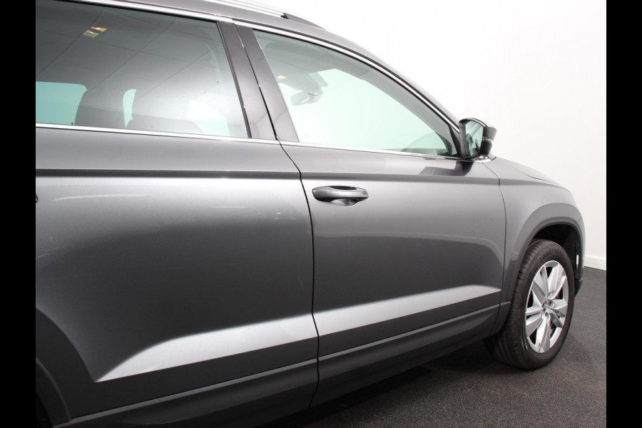 Škoda Karoq 1.5 TSI 150pk Automaat Selection Navigatie Apple Carplay/Android Auto Camera Parkeer sensoren Adaptive Cruise Control Lichtmetalen Velgen Digitale Cockpit