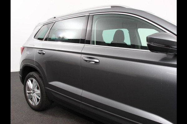 Škoda Karoq 1.5 TSI 150pk Automaat Selection Navigatie Apple Carplay/Android Auto Camera Parkeer sensoren Adaptive Cruise Control Lichtmetalen Velgen Digitale Cockpit