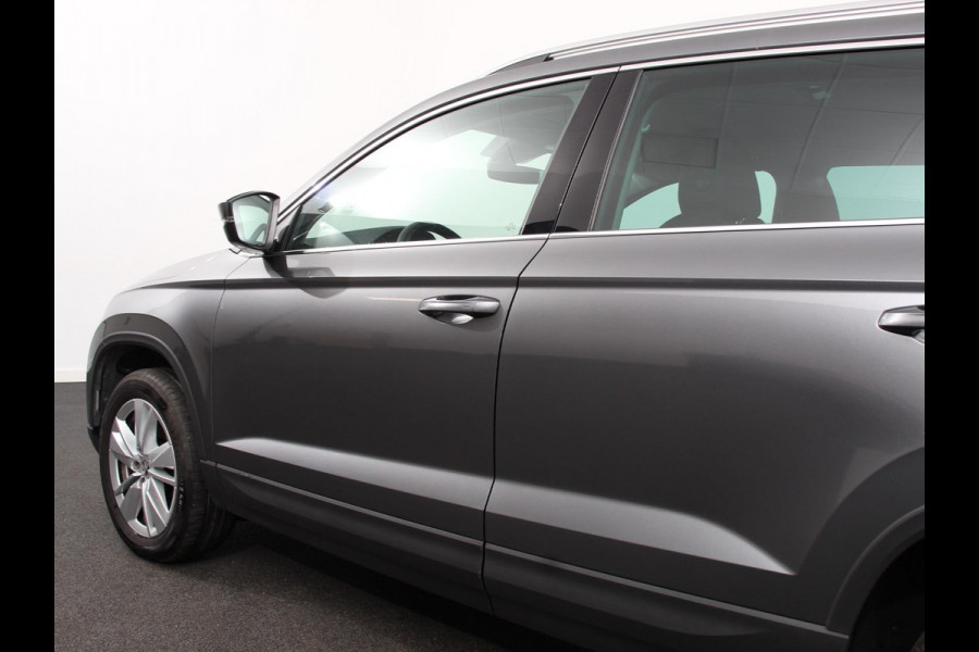 Škoda Karoq 1.5 TSI 150pk Automaat Selection Navigatie Apple Carplay/Android Auto Camera Parkeer sensoren Adaptive Cruise Control Lichtmetalen Velgen Digitale Cockpit