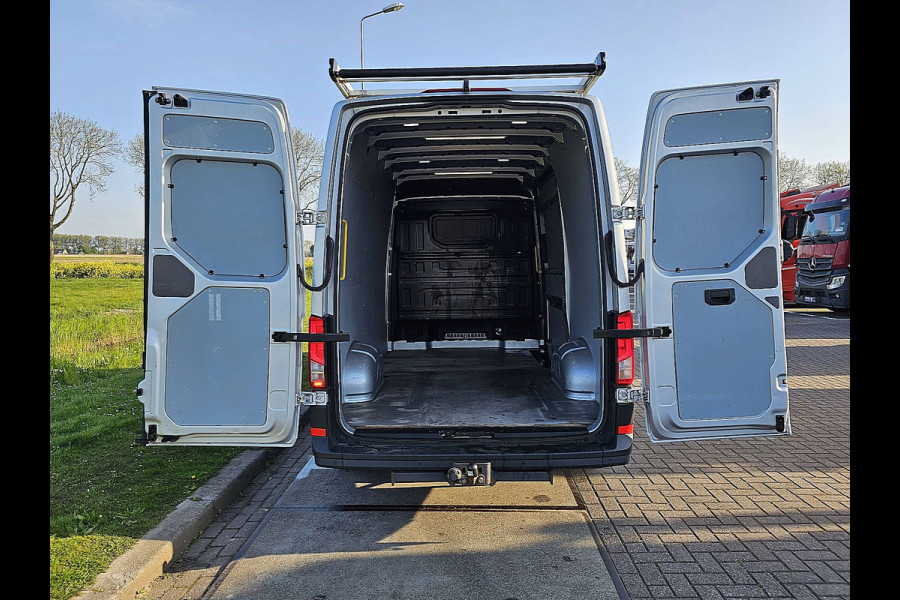 Volkswagen Crafter 35 2.0 TDI L3H3 (L2H2) LED Automaat 177Pk Euro6 3-Zits + Comfort Stoel Navi Camera 177Pk Euro6 Trekhaak !