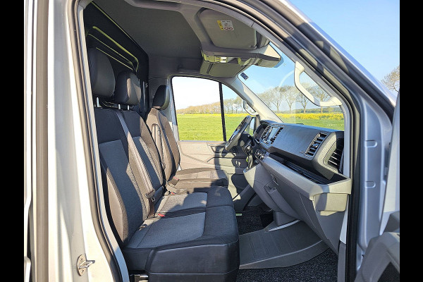 Volkswagen Crafter 35 2.0 TDI L3H3 (L2H2) LED Automaat 177Pk Euro6 3-Zits + Comfort Stoel Navi Camera 177Pk Euro6 Trekhaak !