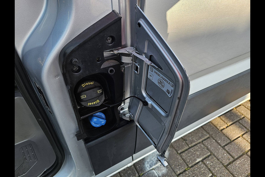 Volkswagen Crafter 35 2.0 TDI L3H3 (L2H2) LED Automaat 177Pk Euro6 3-Zits + Comfort Stoel Navi Camera 177Pk Euro6 Trekhaak !