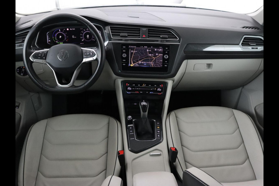 Volkswagen Tiguan 1.4 TSI eHybrid Elegance Exclusive | SOH 93,8% | Panoramadak | Leder | Stoelverwarming | 360 Camera | Adaptive cruise | Virtual Cockpit | Carplay | Park Assist | Keyless | Navigatie | PHEV | Plug In