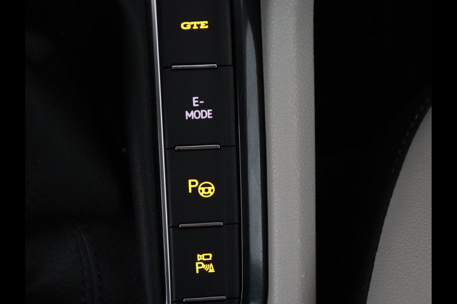 Volkswagen Tiguan 1.4 TSI eHybrid Elegance Exclusive | SOH 93,8% | Panoramadak | Leder | Stoelverwarming | 360 Camera | Adaptive cruise | Virtual Cockpit | Carplay | Park Assist | Keyless | Navigatie | PHEV | Plug In