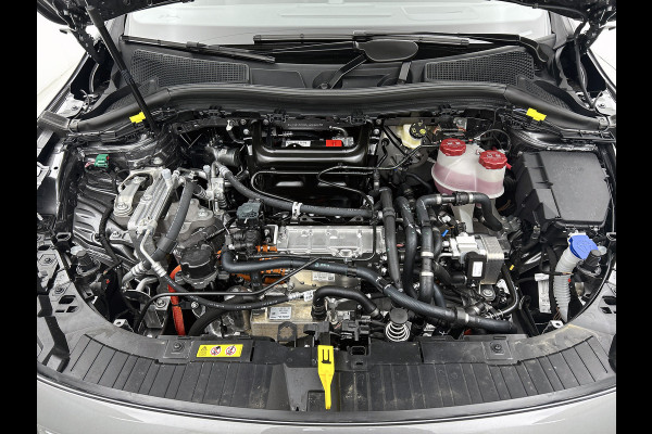 Mercedes-Benz EQA 250+ Business Solution AMG 71 kWh | Premium pakket | Nightpakket | Trekhaak | Panoramaschuifdak | Smartphone integratie | 360° camera | Sierdelen in Star Pattern | Burmester Surround Sound |