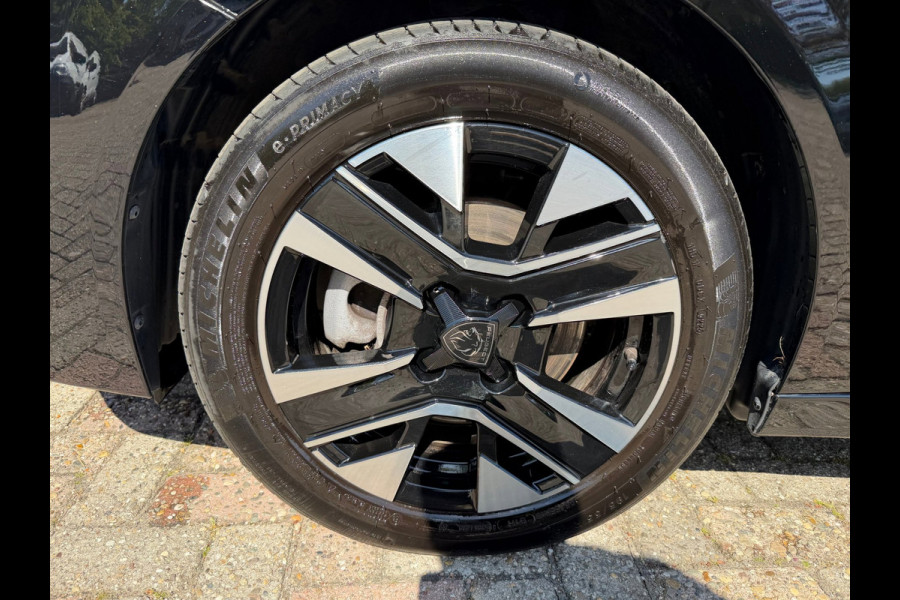Peugeot 208 Peugeot 208 1.2 PureTech 100 Allure Navi / Camera V&A / Dodehoek / P-sensoren / APP connect