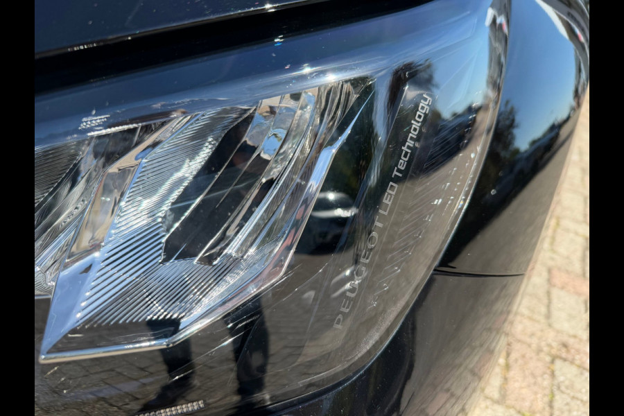 Peugeot 208 Peugeot 208 1.2 PureTech 100 Allure Navi / Camera V&A / Dodehoek / P-sensoren / APP connect