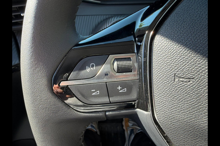 Peugeot 208 Peugeot 208 1.2 PureTech 100 Allure Navi / Camera V&A / Dodehoek / P-sensoren / APP connect