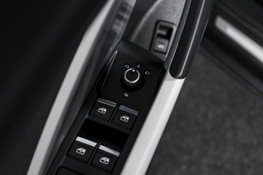 Audi Q3 Sportback 35 TFSI 150 PK S Edition S-Line | Dig. Cockpit | Adapt. Cruise | Stoelverw. | PDC | Camera | App. Connect | ECC | Elek. Klep | Afn. Trekhaak | LM 20"  |