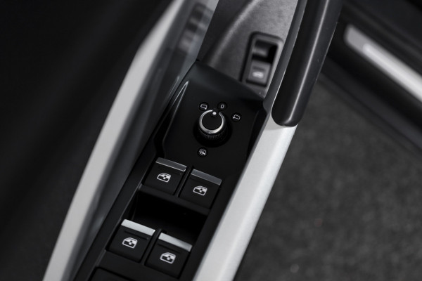 Audi Q3 Sportback 35 TFSI 150 PK S Edition S-Line | Dig. Cockpit | Adapt. Cruise | Stoelverw. | PDC | Camera | App. Connect | ECC | Elek. Klep | Afn. Trekhaak | LM 20"  |