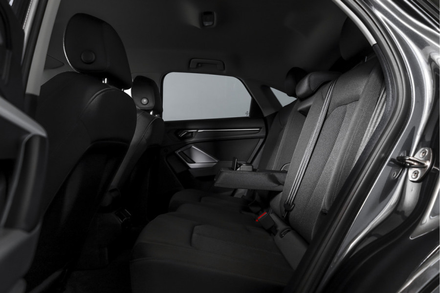 Audi Q3 Sportback 35 TFSI 150 PK S Edition S-Line | Dig. Cockpit | Adapt. Cruise | Stoelverw. | PDC | Camera | App. Connect | ECC | Elek. Klep | Afn. Trekhaak | LM 20"  |