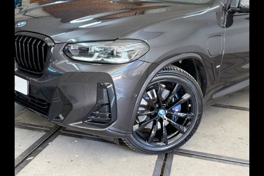BMW X3 XDrive30e | M-Sport Pro | VOL! | Shadow-Line | SOPHISTOGRAU | M-Schaalstoelen | PANO | HuD I Sensatec|BMW Live Dash