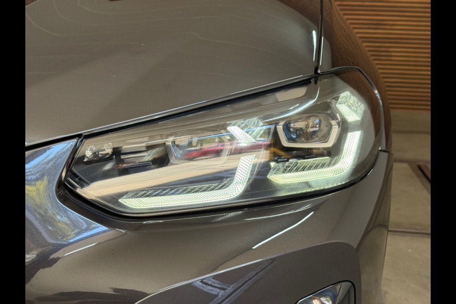 BMW X3 XDrive30e | M-Sport Pro | VOL! | Shadow-Line | SOPHISTOGRAU | M-Schaalstoelen | PANO | HuD I Sensatec|BMW Live Dash