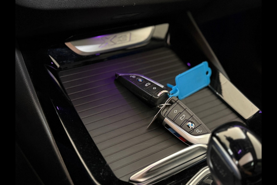 BMW X3 XDrive30e | M-Sport Pro | VOL! | Shadow-Line | SOPHISTOGRAU | M-Schaalstoelen | PANO | HuD I Sensatec|BMW Live Dash