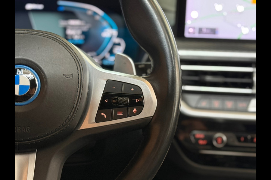 BMW X3 XDrive30e | M-Sport Pro | VOL! | Shadow-Line | SOPHISTOGRAU | M-Schaalstoelen | PANO | HuD I Sensatec|BMW Live Dash