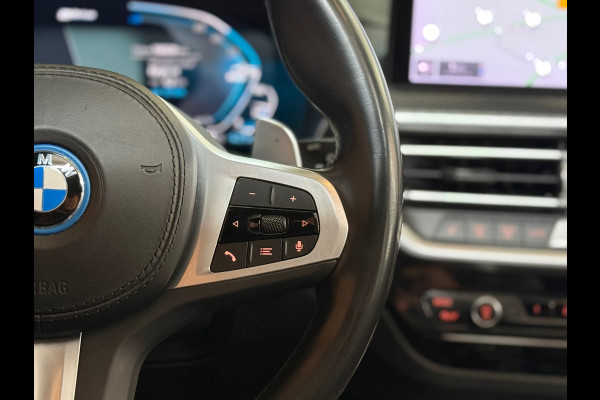 BMW X3 XDrive30e | M-Sport Pro | VOL! | Shadow-Line | SOPHISTOGRAU | M-Schaalstoelen | PANO | HuD I Sensatec|BMW Live Dash