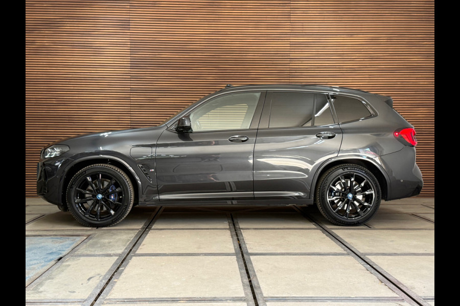 BMW X3 XDrive30e | M-Sport Pro | VOL! | Shadow-Line | SOPHISTOGRAU | M-Schaalstoelen | PANO | HuD I Sensatec|BMW Live Dash