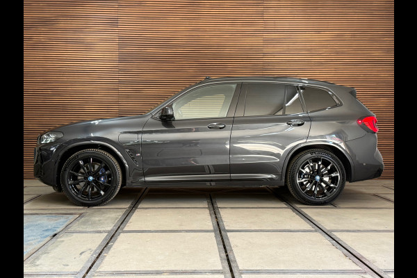 BMW X3 XDrive30e | M-Sport Pro | VOL! | Shadow-Line | SOPHISTOGRAU | M-Schaalstoelen | PANO | HuD I Sensatec|BMW Live Dash