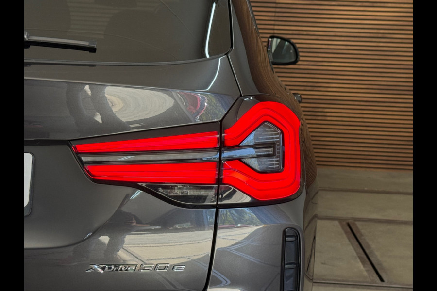 BMW X3 XDrive30e | M-Sport Pro | VOL! | Shadow-Line | SOPHISTOGRAU | M-Schaalstoelen | PANO | HuD I Sensatec|BMW Live Dash