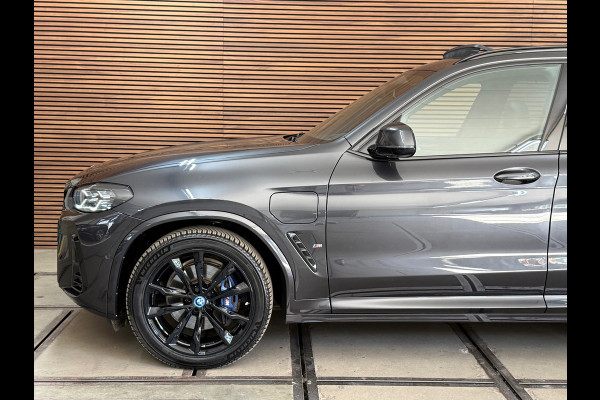 BMW X3 XDrive30e | M-Sport Pro | VOL! | Shadow-Line | SOPHISTOGRAU | M-Schaalstoelen | PANO | HuD I Sensatec|BMW Live Dash