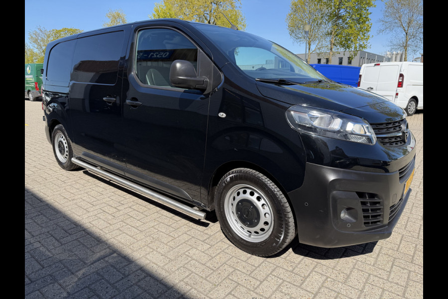 Opel Vivaro 1.5 CDTI L2H1 Selection / euro 6 / bpm vrij / vaste prijs rijklaar € 17.950 ex btw / lease vanaf € 302 / dubbele schuifdeur / zwart metallic / trekhaak / airco / cruise
