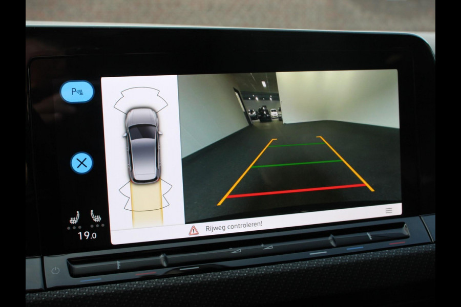 Volkswagen Golf 1.5 eTSI 150pk DSG R-Line Panorama dak Navigatie Apple Carplay/Android Auto Climate Control Camera Dab Extra Getint Glas Adaptive Cruise Control Virtual Cockpit Lichtmetalen Velgen