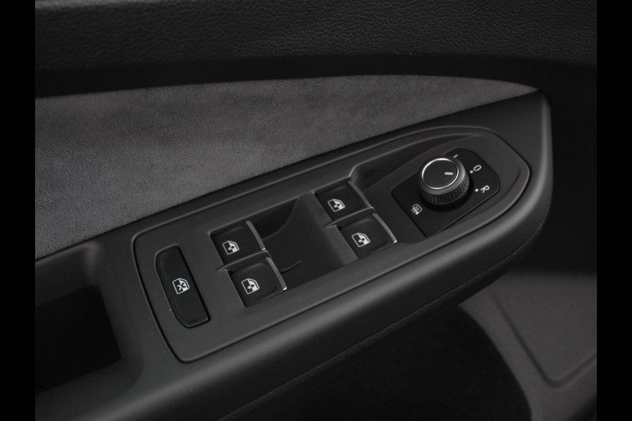 Volkswagen Golf 1.5 eTSI 150pk DSG R-Line Panorama dak Navigatie Apple Carplay/Android Auto Climate Control Camera Dab Extra Getint Glas Adaptive Cruise Control Virtual Cockpit Lichtmetalen Velgen
