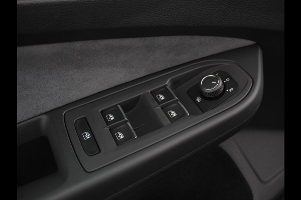 Volkswagen Golf 1.5 eTSI 150pk DSG R-Line Panorama dak Navigatie Apple Carplay/Android Auto Climate Control Camera Dab Extra Getint Glas Adaptive Cruise Control Virtual Cockpit Lichtmetalen Velgen