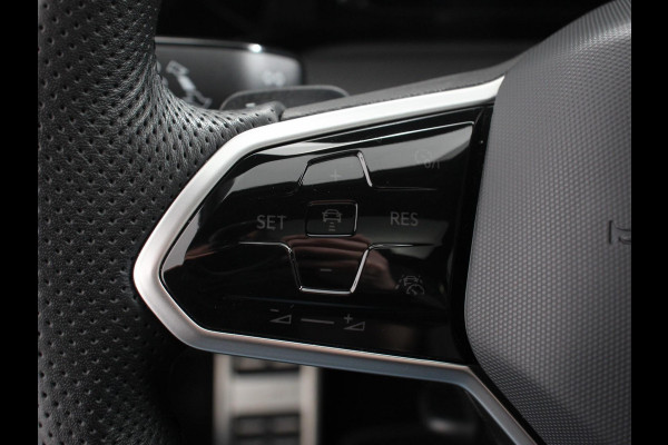Volkswagen Golf 1.5 eTSI 150pk DSG R-Line Panorama dak Navigatie Apple Carplay/Android Auto Climate Control Camera Dab Extra Getint Glas Adaptive Cruise Control Virtual Cockpit Lichtmetalen Velgen
