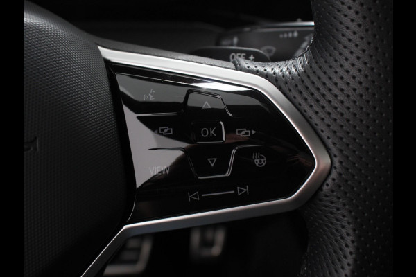 Volkswagen Golf 1.5 eTSI 150pk DSG R-Line Panorama dak Navigatie Apple Carplay/Android Auto Climate Control Camera Dab Extra Getint Glas Adaptive Cruise Control Virtual Cockpit Lichtmetalen Velgen