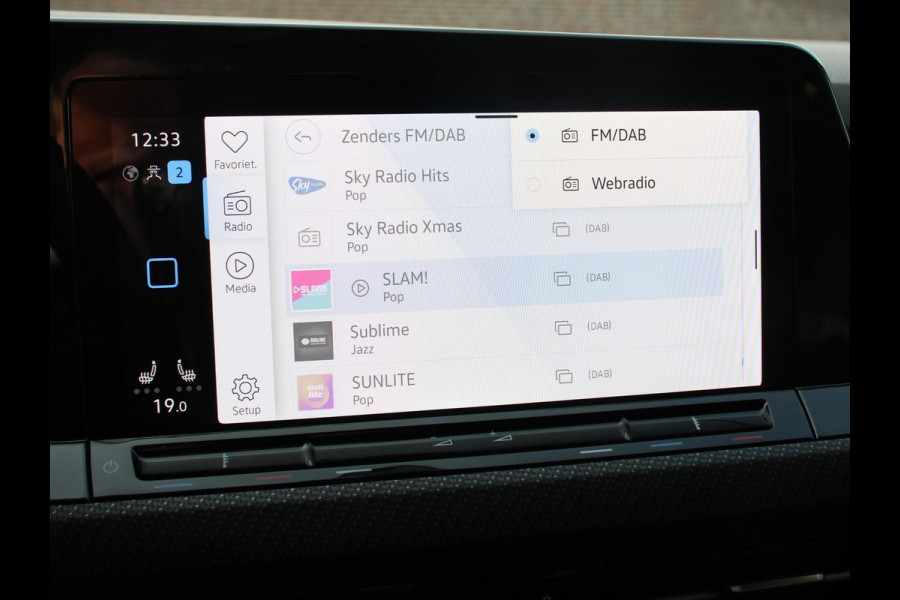 Volkswagen Golf 1.5 eTSI 150pk DSG R-Line Panorama dak Navigatie Apple Carplay/Android Auto Climate Control Camera Dab Extra Getint Glas Adaptive Cruise Control Virtual Cockpit Lichtmetalen Velgen