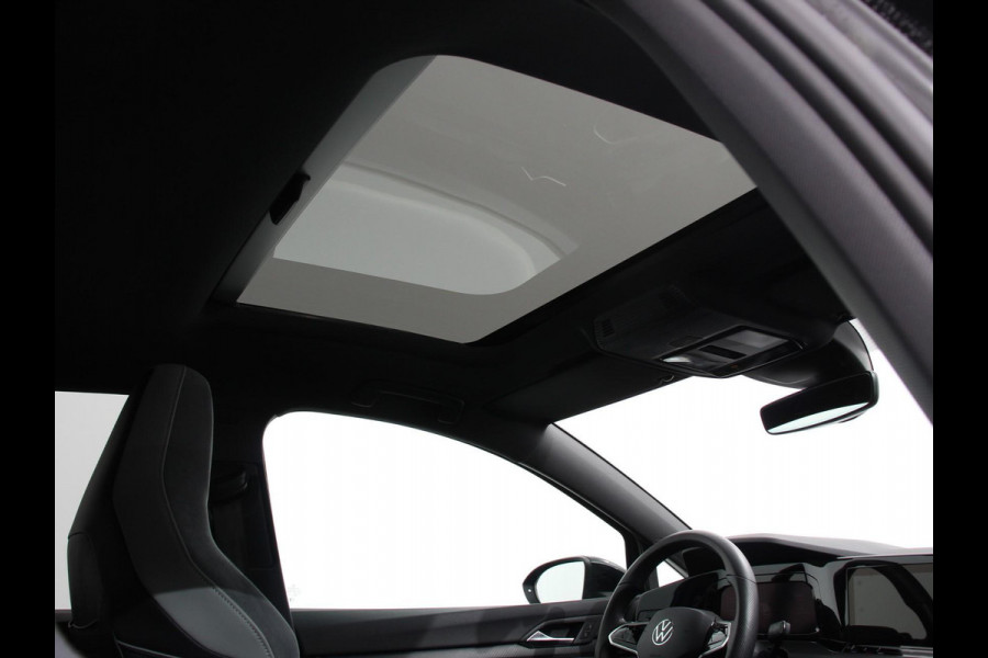 Volkswagen Golf 1.5 eTSI 150pk DSG R-Line Panorama dak Navigatie Apple Carplay/Android Auto Climate Control Camera Dab Extra Getint Glas Adaptive Cruise Control Virtual Cockpit Lichtmetalen Velgen
