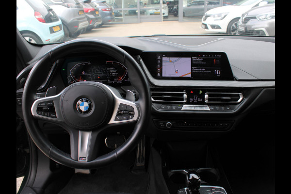 BMW 1-serie 120i Executive | PANORAMISCH SCHUIFDAK | 19' LICHTMETALEN VELGEN | LEDEREN BEKLEDING |