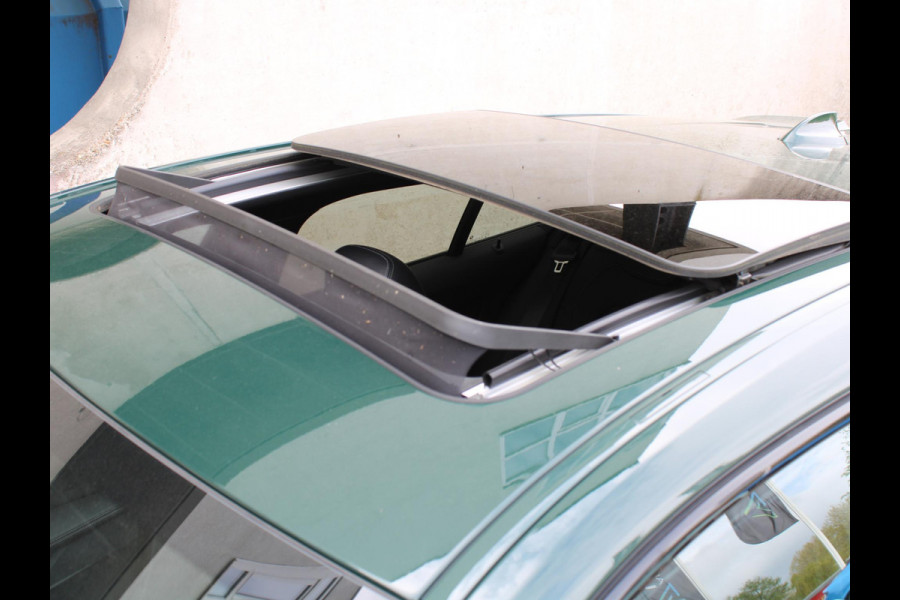 BMW 1-serie 120i Executive | PANORAMISCH SCHUIFDAK | 19' LICHTMETALEN VELGEN | LEDEREN BEKLEDING |