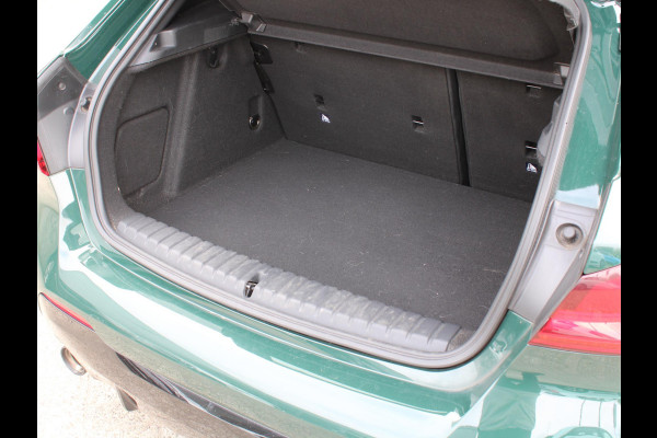 BMW 1-serie 120i Executive | PANORAMISCH SCHUIFDAK | 19' LICHTMETALEN VELGEN | LEDEREN BEKLEDING |