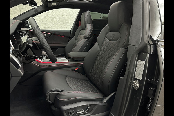 Audi Q8 60e 490pk Competition RS-Stoelen | 4WS Achteras Besturing | OLED | Laser | SQ8 Uitgevoerd | Massage | Ventilatie | Valcona Leder 23'' | Alcantara hemel | Head-Up | Soft-Close | Panodak | 2x Memory | Trekhaak | Keyless-Entry | Luchtvering | Nw.Pr. 155.000,= | Nieuw! 13km 2026 | Fabrieksgarantie | Direct rijden.