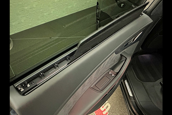 Audi Q8 60e 490pk Competition RS-Stoelen | 4WS Achteras Besturing | OLED | Laser | SQ8 Uitgevoerd | Massage | Ventilatie | Valcona Leder 23'' | Alcantara hemel | Head-Up | Soft-Close | Panodak | 2x Memory | Trekhaak | Keyless-Entry | Luchtvering | Nw.Pr. 155.000,= | Nieuw! 13km 2026 | Fabrieksgarantie | Direct rijden.