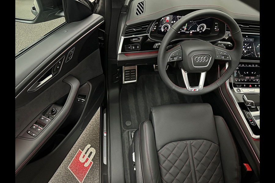 Audi Q8 60e 490pk Competition RS-Stoelen | 4WS Achteras Besturing | OLED | Laser | SQ8 Uitgevoerd | Massage | Ventilatie | Valcona Leder 23'' | Alcantara hemel | Head-Up | Soft-Close | Panodak | 2x Memory | Trekhaak | Keyless-Entry | Luchtvering | Nw.Pr. 155.000,= | Nieuw! 13km 2026 | Fabrieksgarantie | Direct rijden.