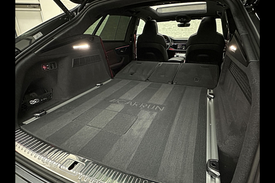Audi Q8 60e 490pk Competition RS-Stoelen | 4WS Achteras Besturing | OLED | Laser | SQ8 Uitgevoerd | Massage | Ventilatie | Valcona Leder 23'' | Alcantara hemel | Head-Up | Soft-Close | Panodak | 2x Memory | Trekhaak | Keyless-Entry | Luchtvering | Nw.Pr. 155.000,= | Nieuw! 13km 2026 | Fabrieksgarantie | Direct rijden.