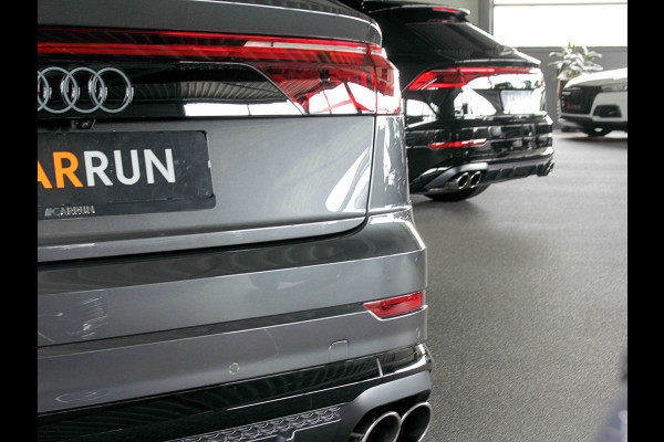 Audi Q8 60e 490pk Competition RS-Stoelen | 4WS Achteras Besturing | OLED | Laser | SQ8 Uitgevoerd | Massage | Ventilatie | Valcona Leder 23'' | Alcantara hemel | Head-Up | Soft-Close | Panodak | 2x Memory | Trekhaak | Keyless-Entry | Luchtvering | Nw.Pr. 155.000,= | Nieuw! 13km 2026 | Fabrieksgarantie | Direct rijden.