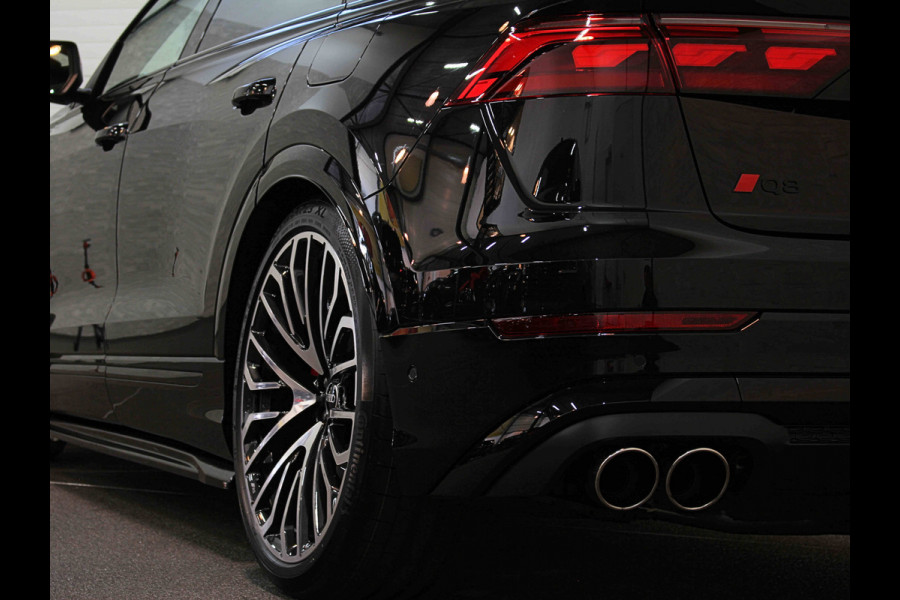 Audi Q8 60e 490pk Competition RS-Stoelen | 4WS Achteras Besturing | OLED | Laser | SQ8 Uitgevoerd | Massage | Ventilatie | Valcona Leder 23'' | Alcantara hemel | Head-Up | Soft-Close | Panodak | 2x Memory | Trekhaak | Keyless-Entry | Luchtvering | Nw.Pr. 155.000,= | Nieuw! 13km 2026 | Fabrieksgarantie | Direct rijden.