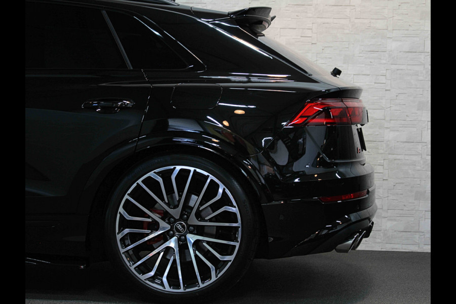 Audi Q8 60e 490pk Competition RS-Stoelen | 4WS Achteras Besturing | OLED | Laser | SQ8 Uitgevoerd | Massage | Ventilatie | Valcona Leder 23'' | Alcantara hemel | Head-Up | Soft-Close | Panodak | 2x Memory | Trekhaak | Keyless-Entry | Luchtvering | Nw.Pr. 155.000,= | Nieuw! 13km 2026 | Fabrieksgarantie | Direct rijden.