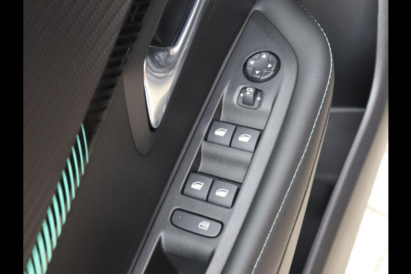 Peugeot 208 1.2 PureTech 101pk Allure Pack Navigatie Apple Carplay/Android Auto Climate Control Digitale Cockpit Parkeer sensoren