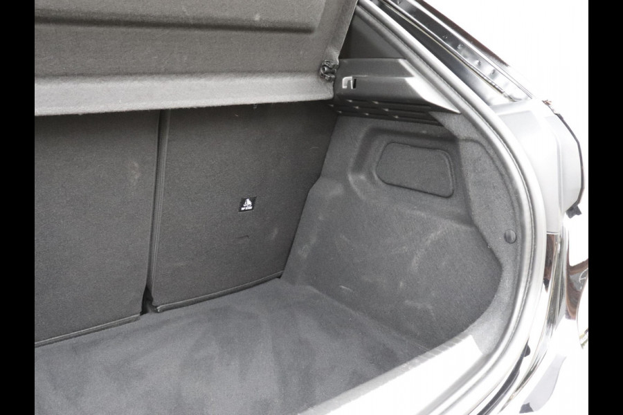 Peugeot 208 1.2 PureTech 101pk Allure Pack Navigatie Apple Carplay/Android Auto Climate Control Digitale Cockpit Parkeer sensoren