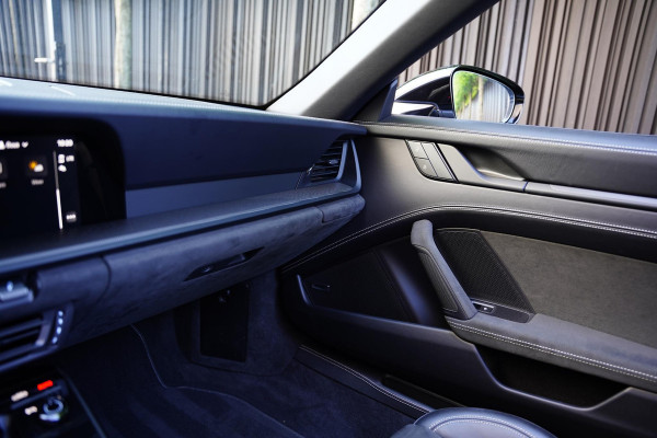 Porsche 911 992 Cabriolet 3.0 Carrera 4 GTS / NL-Auto / Sport Design / Lifting / Sportuitlaat