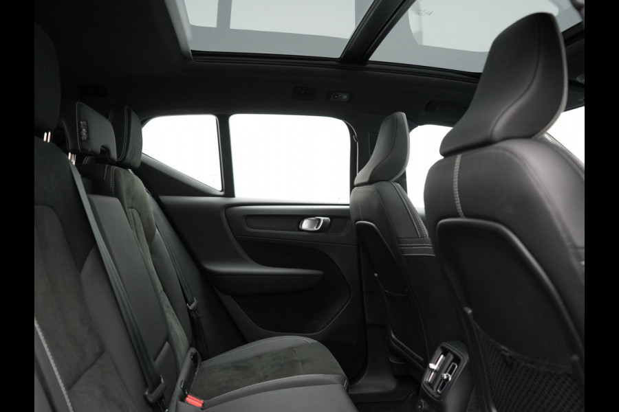 Volvo XC40 T5 Ultimate Dark PHEV 262pk Dealer O.H. | Trekhaak Af Fabriek | Panodak | Camera | Harman / Kardon | Alcantara Sportstoelen Memory & Verwarmd | Apple Carplay | Navigatie | Stuur Verwarmd | Keyless | DAB | Virtual | 19"L.M |