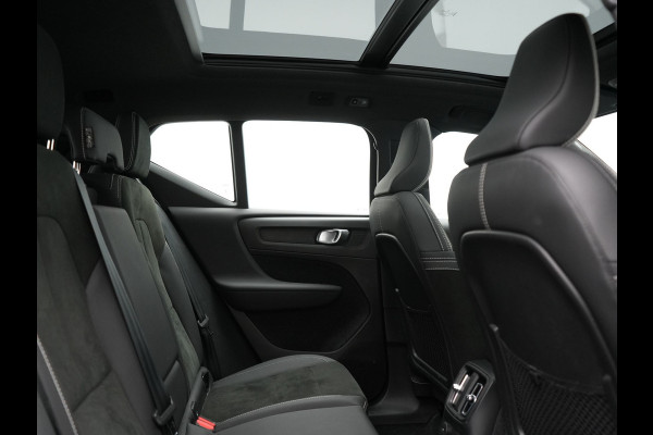 Volvo XC40 T5 Ultimate Dark PHEV 262pk Dealer O.H. | Trekhaak Af Fabriek | Panodak | Camera | Harman / Kardon | Alcantara Sportstoelen Memory & Verwarmd | Apple Carplay | Navigatie | Stuur Verwarmd | Keyless | DAB | Virtual | 19"L.M |