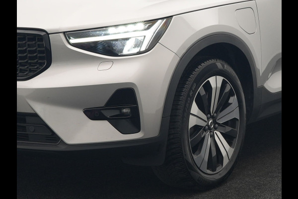 Volvo XC40 T5 Ultimate Dark PHEV 262pk Dealer O.H. | Trekhaak Af Fabriek | Panodak | Camera | Harman / Kardon | Alcantara Sportstoelen Memory & Verwarmd | Apple Carplay | Navigatie | Stuur Verwarmd | Keyless | DAB | Virtual | 19"L.M |